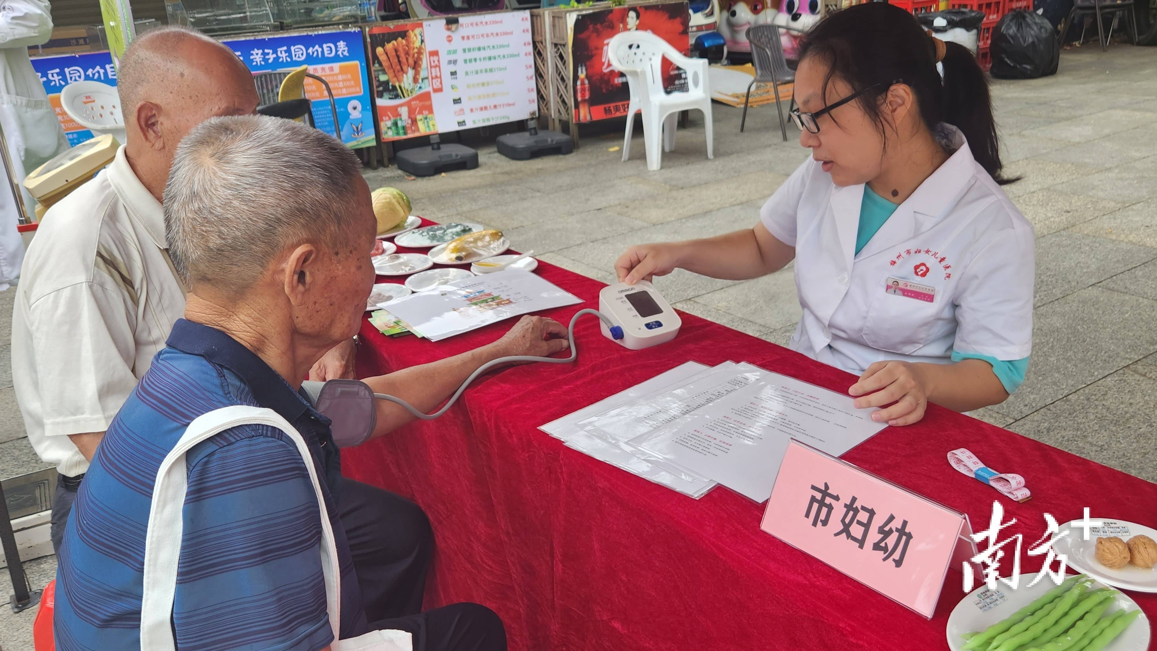 管家婆一肖-一码-一中一特_百年社会生活影像致敬当代中国